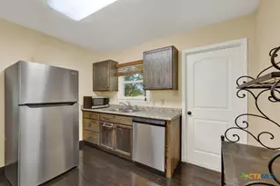 927 N Union Ave, New Braunfels, TX 78130 - Photo 11