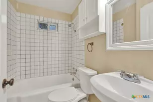 927 N Union Ave, New Braunfels, TX 78130 - Photo 17