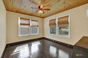 927 N Union Ave, New Braunfels, TX 78130 - Photo 15