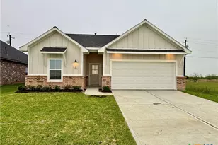 318 Cardinal Dr, Port Lavaca, TX 77979 - Photo 1