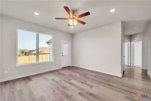 406 University Ave, Troy, TX 76579 - Photo 17