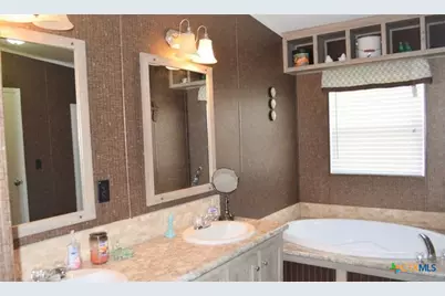 5570 Blackhill Road, Floresville, TX 78114 - Photo 15