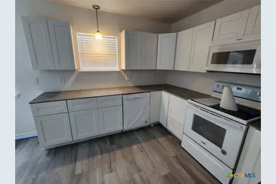 601 S Davis Street, Belton, TX 76513 - Photo 3