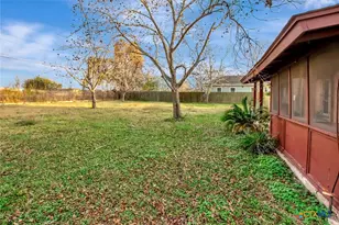 205 Lariat Ln, Victoria, TX 77901 - Photo 37