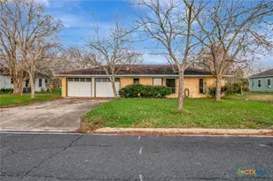 205 Lariat Ln, Victoria, TX 77901 - Photo 1