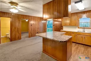 205 Lariat Ln, Victoria, TX 77901 - Photo 7