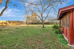 205 Lariat Ln, Victoria, TX 77901 - Photo 25