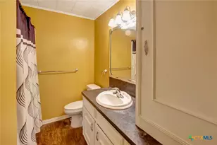 205 Lariat Ln, Victoria, TX 77901 - Photo 19