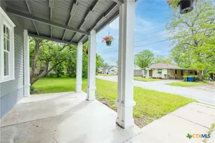 219 Thornton St, Gonzales, TX 78629 - Photo 3