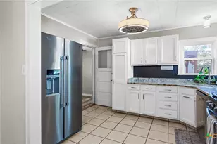 760 Roosevelt St, New Braunfels, TX 78130 - Photo 9