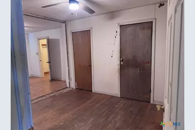 609 E Sarah Street, Cuero, TX 77954 - Photo 15