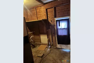 609 E Sarah Street, Cuero, TX 77954 - Photo 17