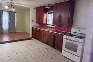 609 E Sarah St, Cuero, TX 77954 - Photo 7