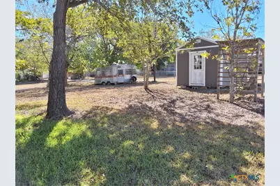 609 E Sarah Street, Cuero, TX 77954 - Photo 3