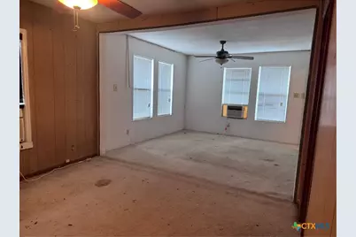 609 E Sarah Street, Cuero, TX 77954 - Photo 9