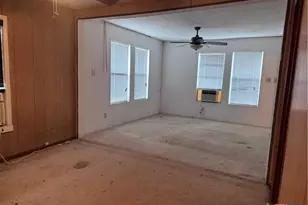 609 E Sarah St, Cuero, TX 77954 - Photo 9