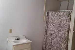 609 E Sarah St, Cuero, TX 77954 - Photo 13