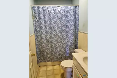 609 E Sarah Street, Cuero, TX 77954 - Photo 9