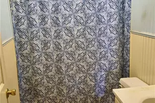 609 E Sarah St, Cuero, TX 77954 - Photo 9