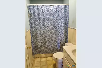 609 E Sarah Street, Cuero, TX 77954 - Photo 13