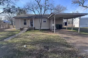 609 E Sarah St, Cuero, TX 77954 - Photo 3
