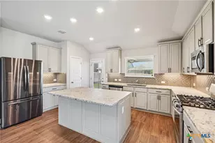 2034 Egret Ave, New Braunfels, TX 78132 - Photo 15