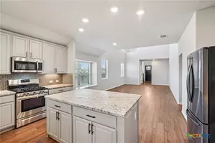 2034 Egret Ave, New Braunfels, TX 78132 - Photo 3