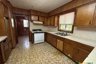 612 S East St, Edna, TX 77957 - Photo 9