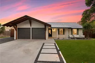 14 Country Club Cir, New Braunfels, TX 78130 - Photo 1