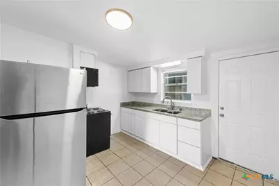 1011 Hackberry Street #A/B, San Marcos, TX 78666 - Photo 7