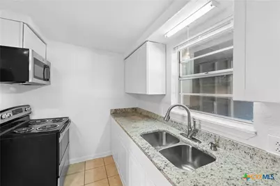 1011 Hackberry Street #A/B, San Marcos, TX 78666 - Photo 9