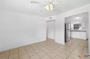 1011 Hackberry St, San Marcos, TX 78666 - Photo 5