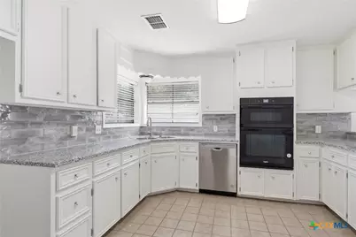 305 Windrock Drive, Victoria, TX 77904 - Photo 13