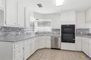 305 Windrock Dr, Victoria, TX 77904 - Photo 13