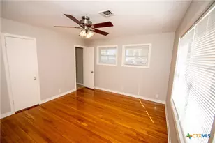 701 Gardenia Ln, Victoria, TX 77904 - Photo 17