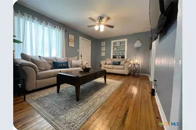 284 Perryman Street, New Braunfels, TX 78130 - Photo 3