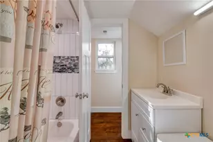 123 Bowie Trail, Luling, TX 78648 - Photo 31