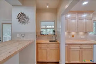 123 Bowie Trail, Luling, TX 78648 - Photo 13