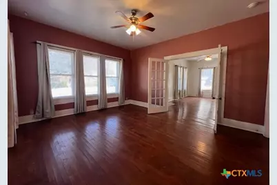 163 N Sycamore Avenue, New Braunfels, TX 78130 - Photo 7