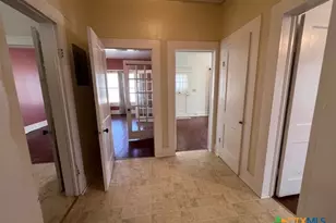 163 N Sycamore Ave, New Braunfels, TX 78130 - Photo 13