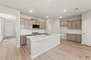 739 Langston Ln, New Braunfels, TX 78130 - Photo 5