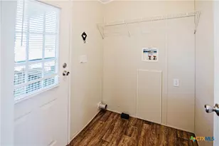 204 W Texas St, Cuero, TX 77954 - Photo 9