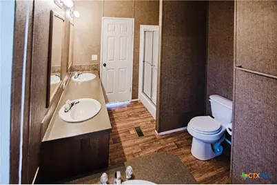 204 W Texas Street, Cuero, TX 77954 - Photo 15