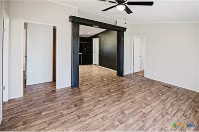 204 W Texas Street, Cuero, TX 77954 - Photo 3