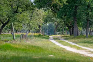 190 Turnaround Rd, Seguin, TX 78155 - Photo 5