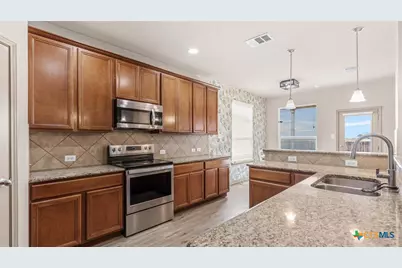 843 Avery Parkway, New Braunfels, TX 78130 - Photo 7