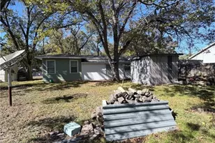 878 E Torrey St, New Braunfels, TX 78130 - Photo 3