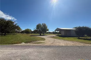 407 Oakland Ave, Seadrift, TX 77983 - Photo 9