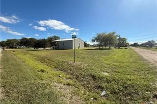 407 Oakland Ave, Seadrift, TX 77983 - Photo 13