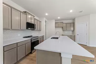 745 Whitman St, New Braunfels, TX 78130 - Photo 5